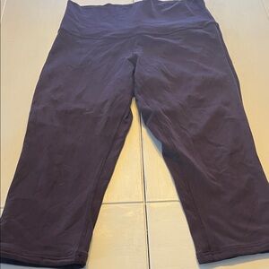Lululemon/crop leggings w side accent/plum/8/great condition/